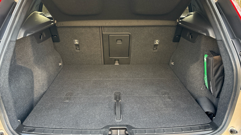 Volvo XC40 2.0 B4P Plus Dark 5dr Auto Petrol Estate